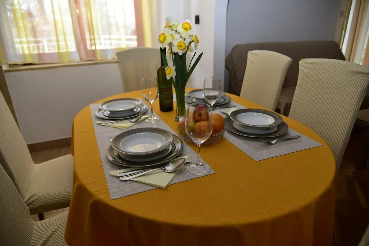 Apartments Maestral Malinska 0*,